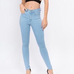 Classic high waisted jeans